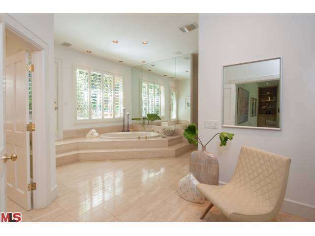 2539 BENEDICT CANYON Drive, Beverly Hills, CA 90210 - Photo 17