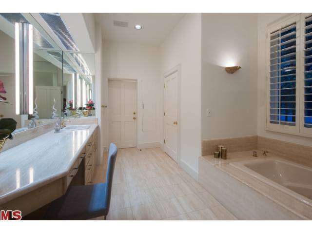 2539 BENEDICT CANYON Drive, Beverly Hills, CA 90210 - Photo 18