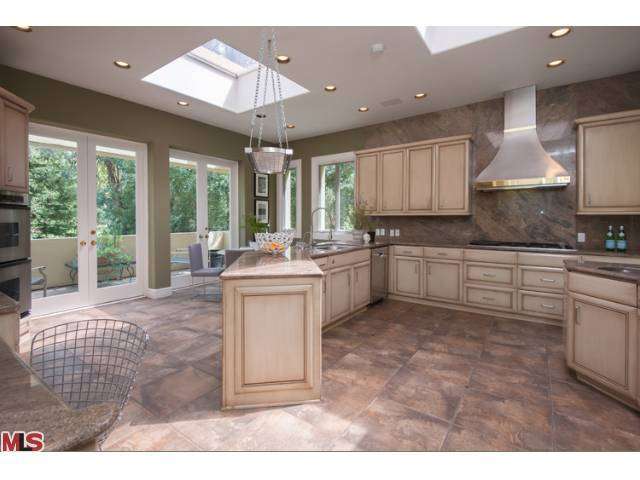 2539 BENEDICT CANYON Drive, Beverly Hills, CA 90210 - Photo 27