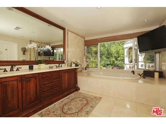 9654 WENDOVER Drive, Beverly Hills, CA 90210 - Photo 22