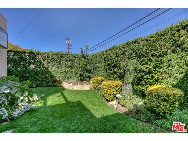 240 South CLARK Drive, Beverly Hills, CA 90211 - Photo 32