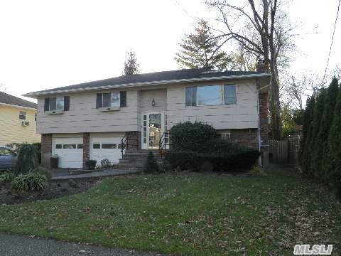2300 Lindenmere Dr, Merrick, NY 11566 - Photo 1