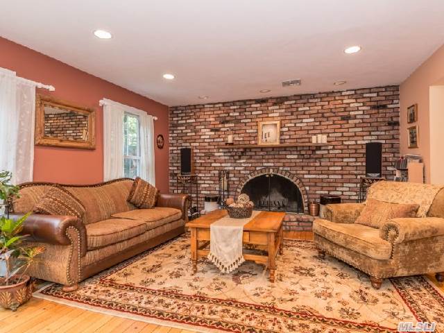2 Stepping Stone Cres, Dix Hills, NY 11746 - Photo 5