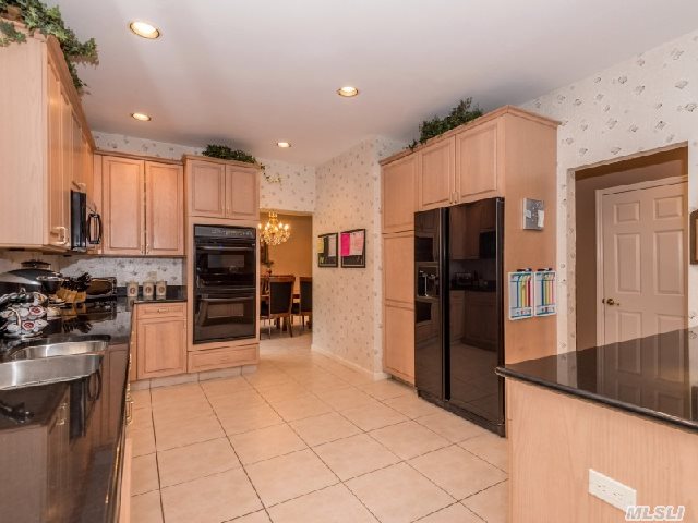 146 Country Club Dr, Commack, NY 11725 - Photo 5